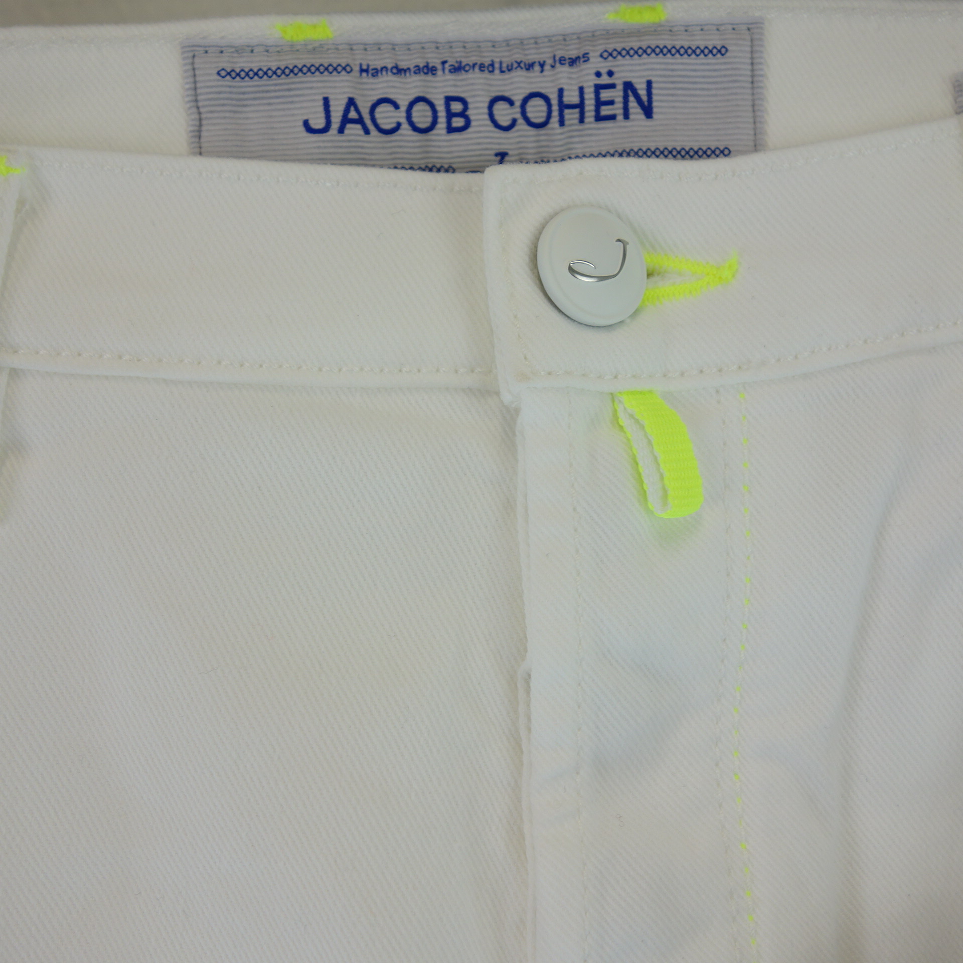 JACOB COHEN Herren Jeans Hose Jeanshose Weiß Straight Fell Label Tuch