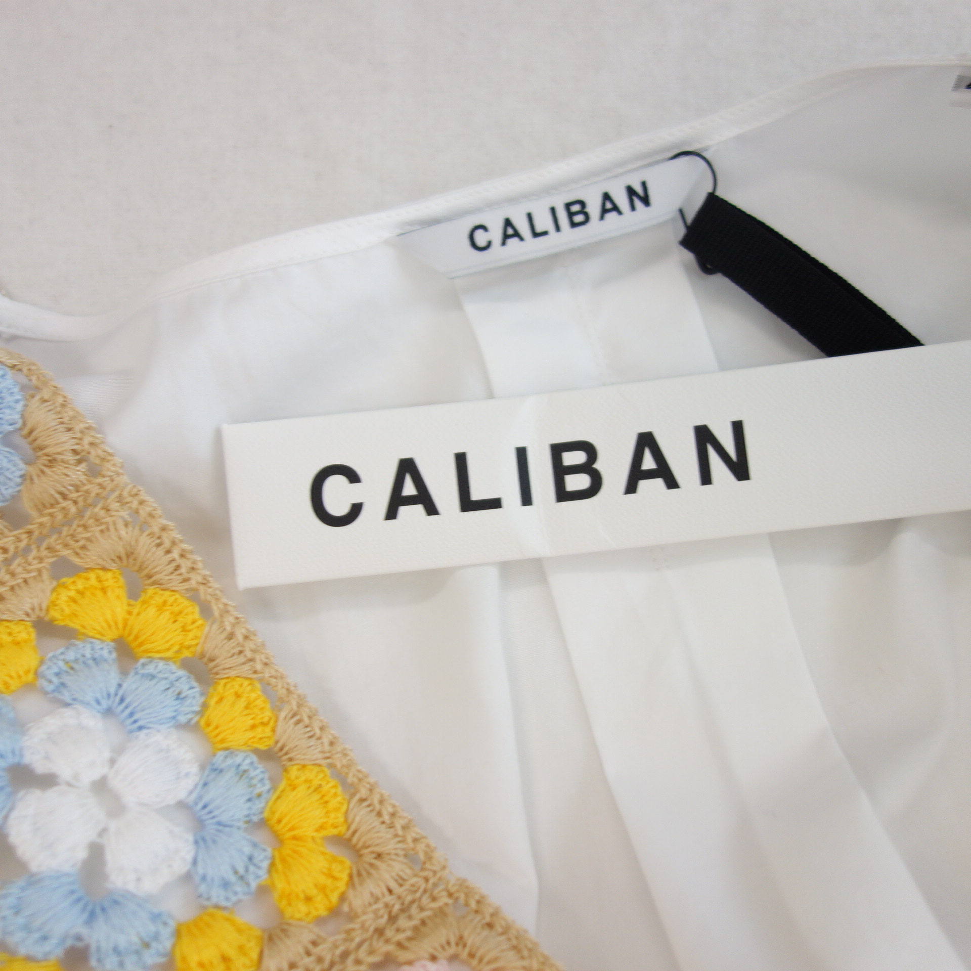 CALIBAN Locker geschnittenes Standkleid aus Baumwolle weiß bunt bestickt IT 42 DE 36