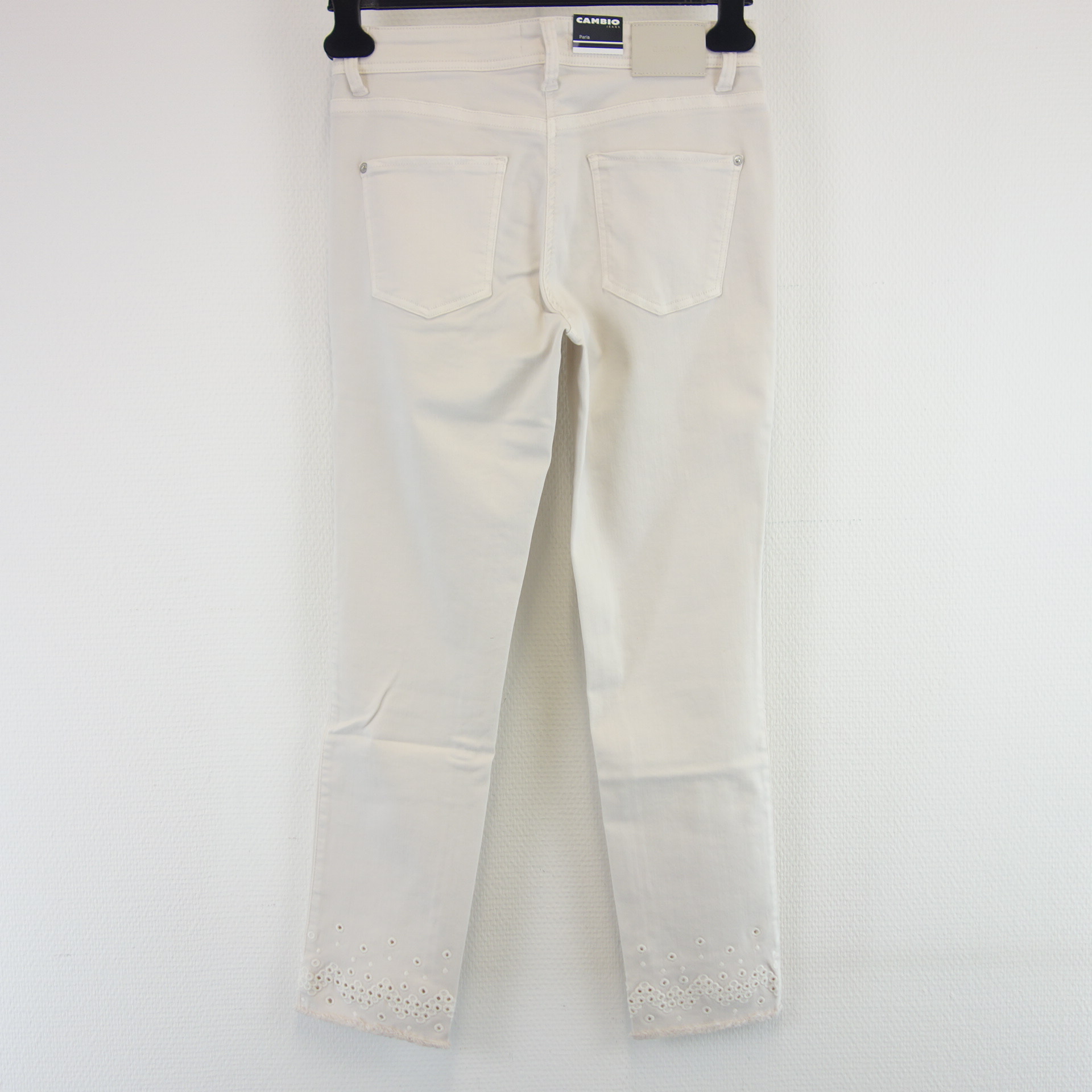 CAMBIO Jeans Damen Hose Modell Parla Short Hell Beige Bestickt Straight Crop