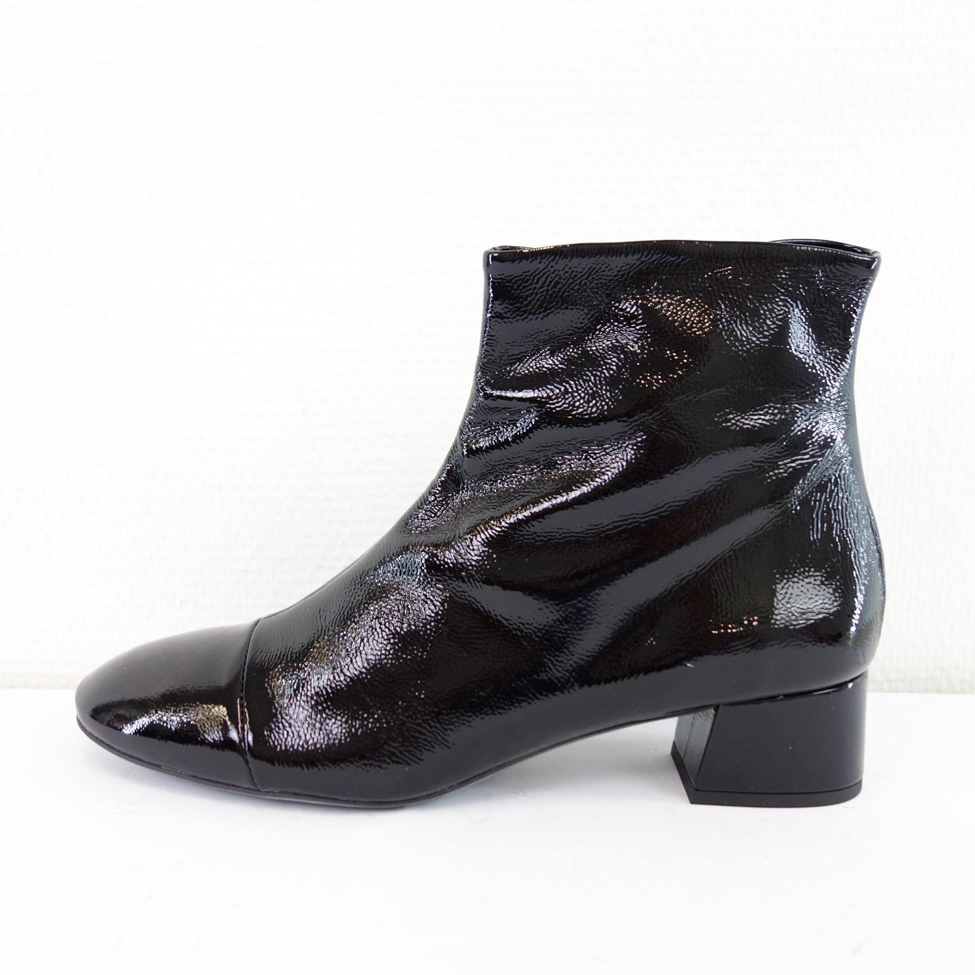Damen Schuhe Stiefel Stiefeletten Alaïa Leder Ankle Boots aus Leder in Schwarz 