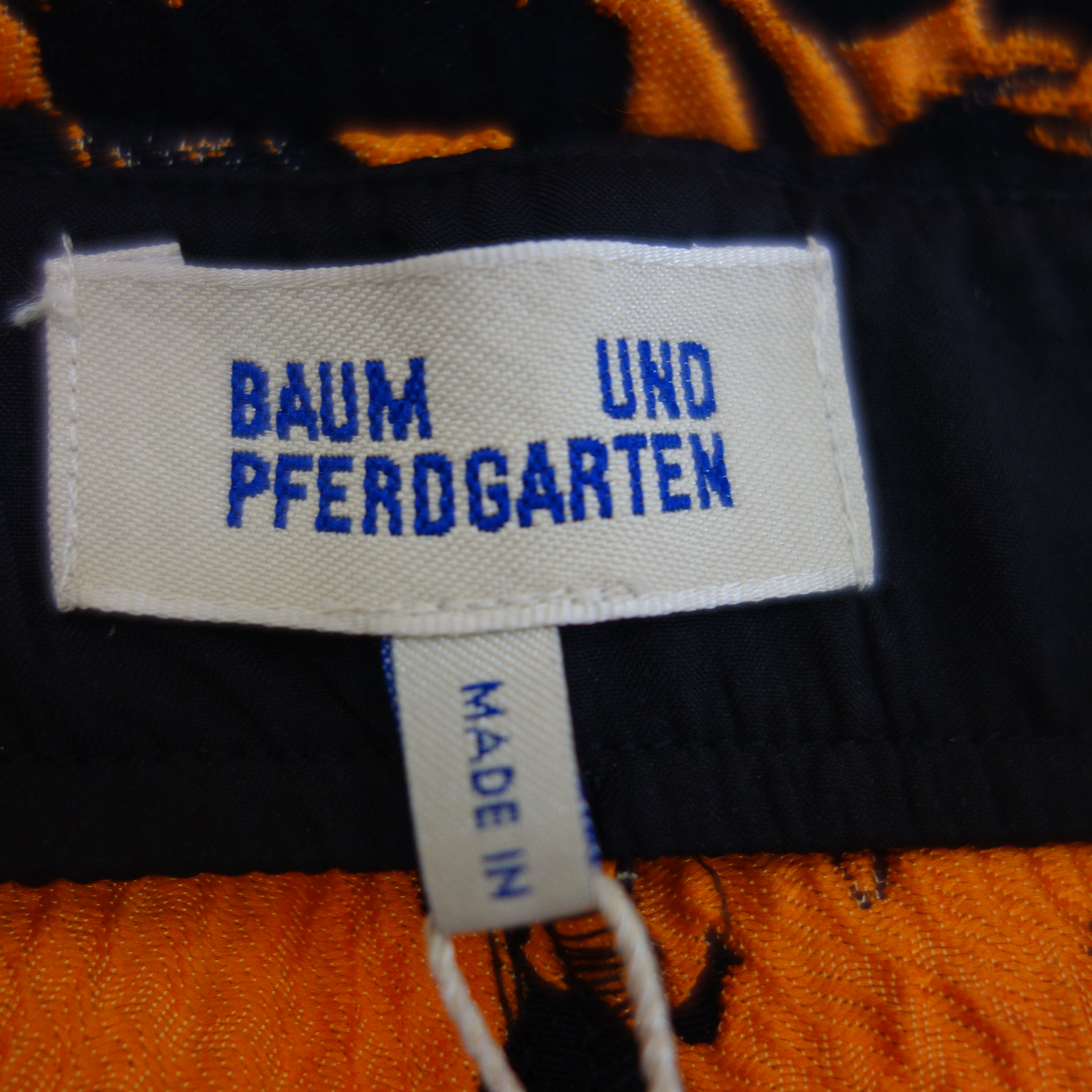 BAUM UND PFERDGARTEN Hose Cropped Orange Schwarz Modell NENNE